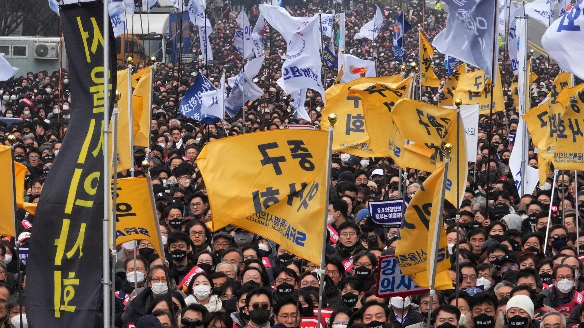 Seoul turns to foreign doctors as medical strike drags on